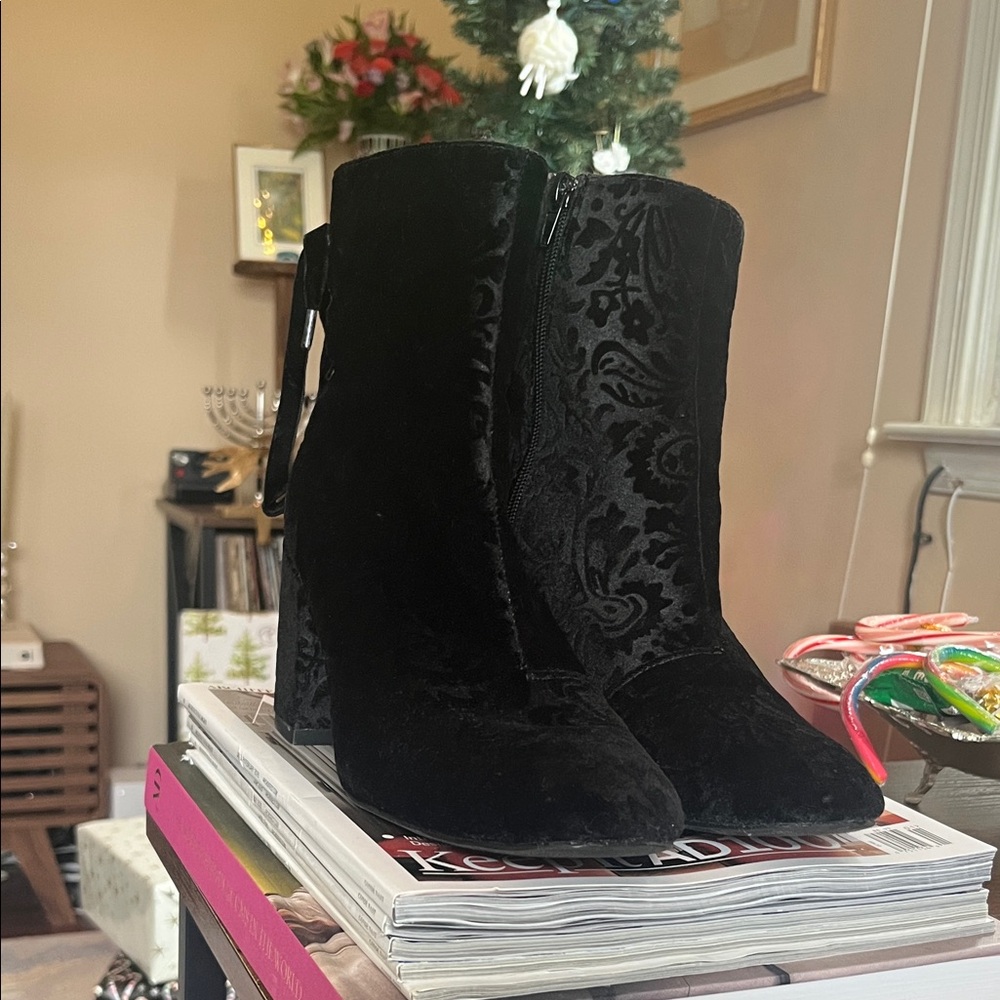 Elegant Black Velvet ESPRIT Ankle Boots with Lace Up Detail